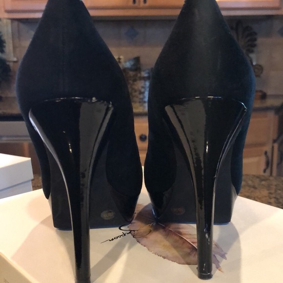 Jessica Simpson black pumps - Picture 2 of 3